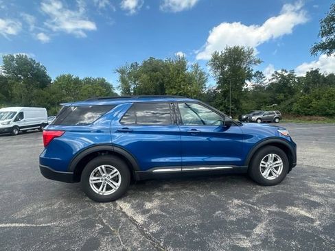 Used 2020 Ford Explorer XLT w/ Equipment Group 202A AWD/4WD image 6