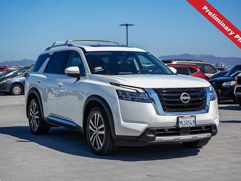 Used 2024 Nissan Pathfinder Platinum w/ Cargo Package FWD image 3