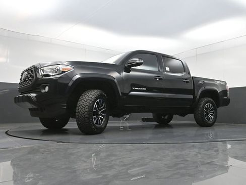 Used 2020 Toyota Tacoma TRD Sport AWD/4WD image 26