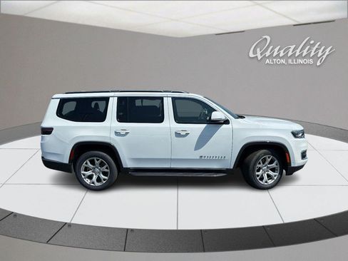 Used 2022 Jeep Wagoneer Series II AWD/4WD image 3