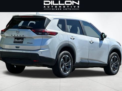 Used 2024 Nissan Rogue SV AWD/4WD image 4