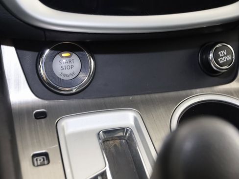 Used 2017 Nissan Murano S image 25