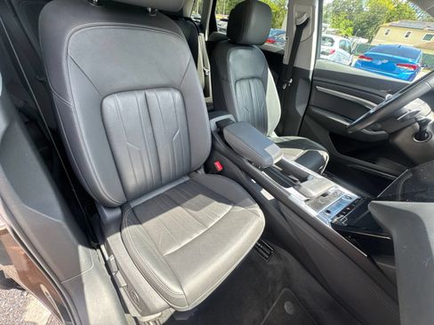 Used 2022 Audi e-tron Premium Plus AWD/4WD image 17