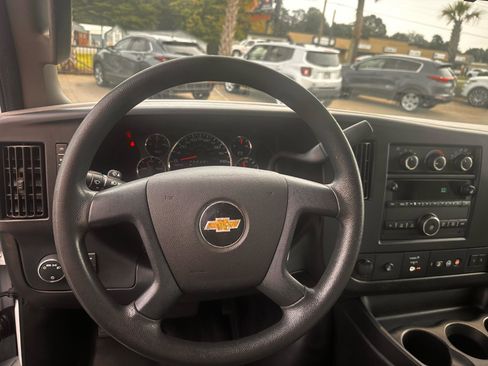 Used 2019 Chevrolet Express 2500 RWD image 15