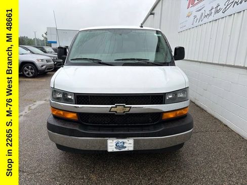 Used 2019 Chevrolet Express 3500 w/ Driver Convenience Package RWD image 4