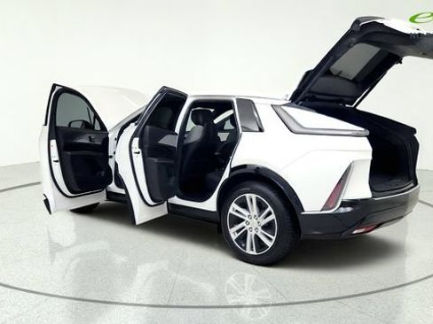 Used 2024 Cadillac Lyriq Tech RWD image 16