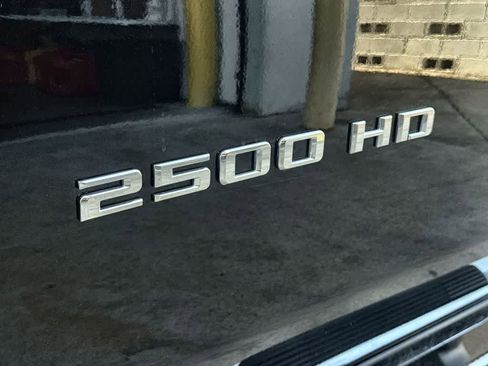 Used 2025 Chevrolet Silverado 2500 LT w/ Convenience Package image 8