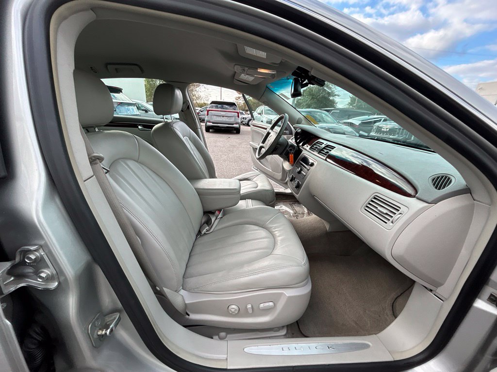Used 2007 Buick Lucerne CXL w/ Luxury Package FWD image 23