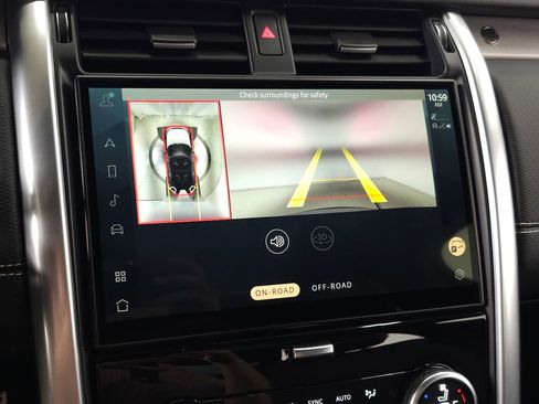 Used 2023 Land Rover Discovery S R-Dynamic image 31