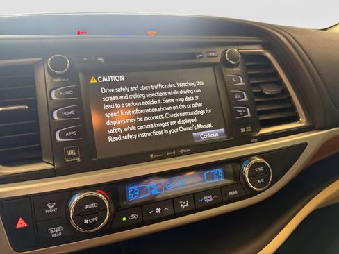Used 2017 Toyota Highlander Limited AWD/4WD image 21