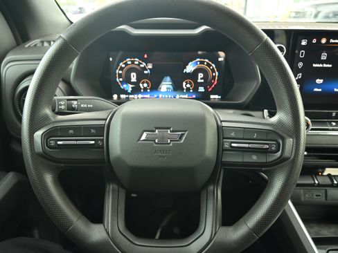 Used 2024 Chevrolet Colorado Trail Boss AWD/4WD image 17