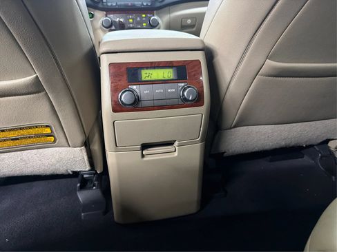 Used 2011 Toyota Highlander Limited w/ Tow Pkg FWD image 29