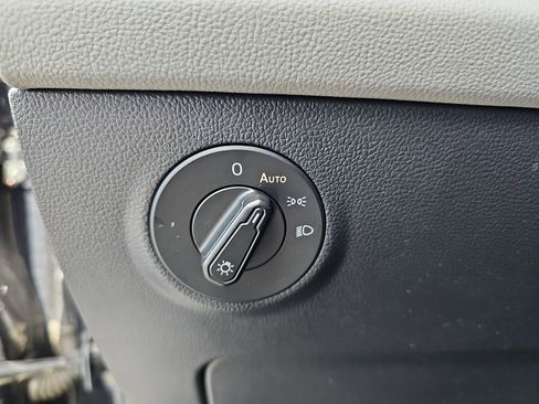 Certified 2023 Volkswagen Taos SE image 24