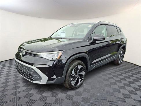 New 2025 Volkswagen Taos SE image 3