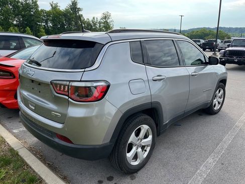 Used 2018 Jeep Compass Latitude w/ Popular Equipment Group FWD image 3