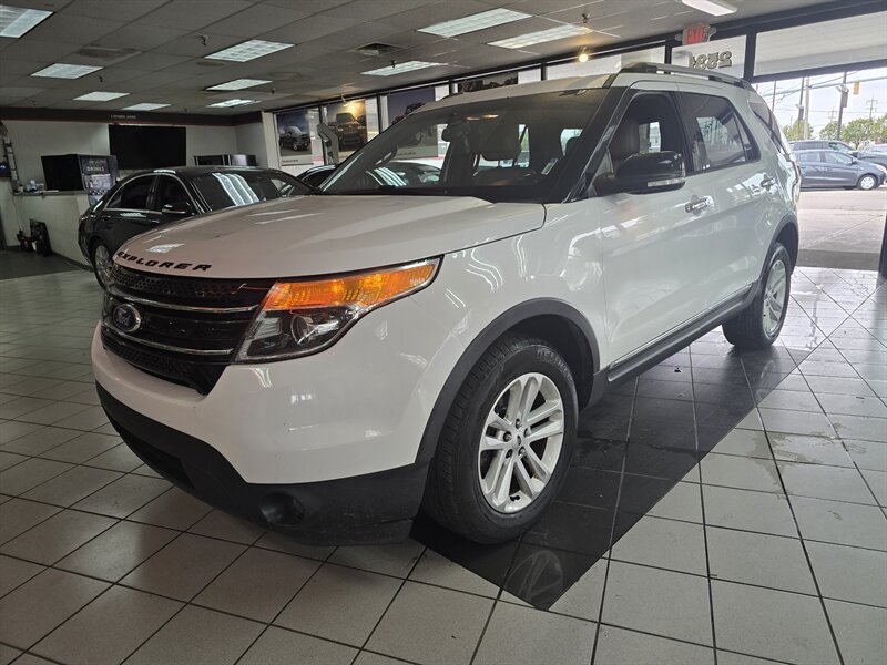 Used 2015 Ford Explorer XLT w/ Equipment Group 202B AWD/4WD image 1