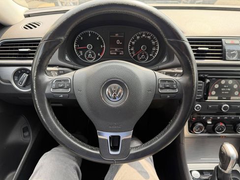 Used 2015 Volkswagen Passat TDI SE FWD image 23