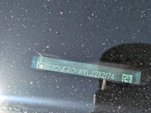 Used 2020 Chevrolet Traverse LT image 12