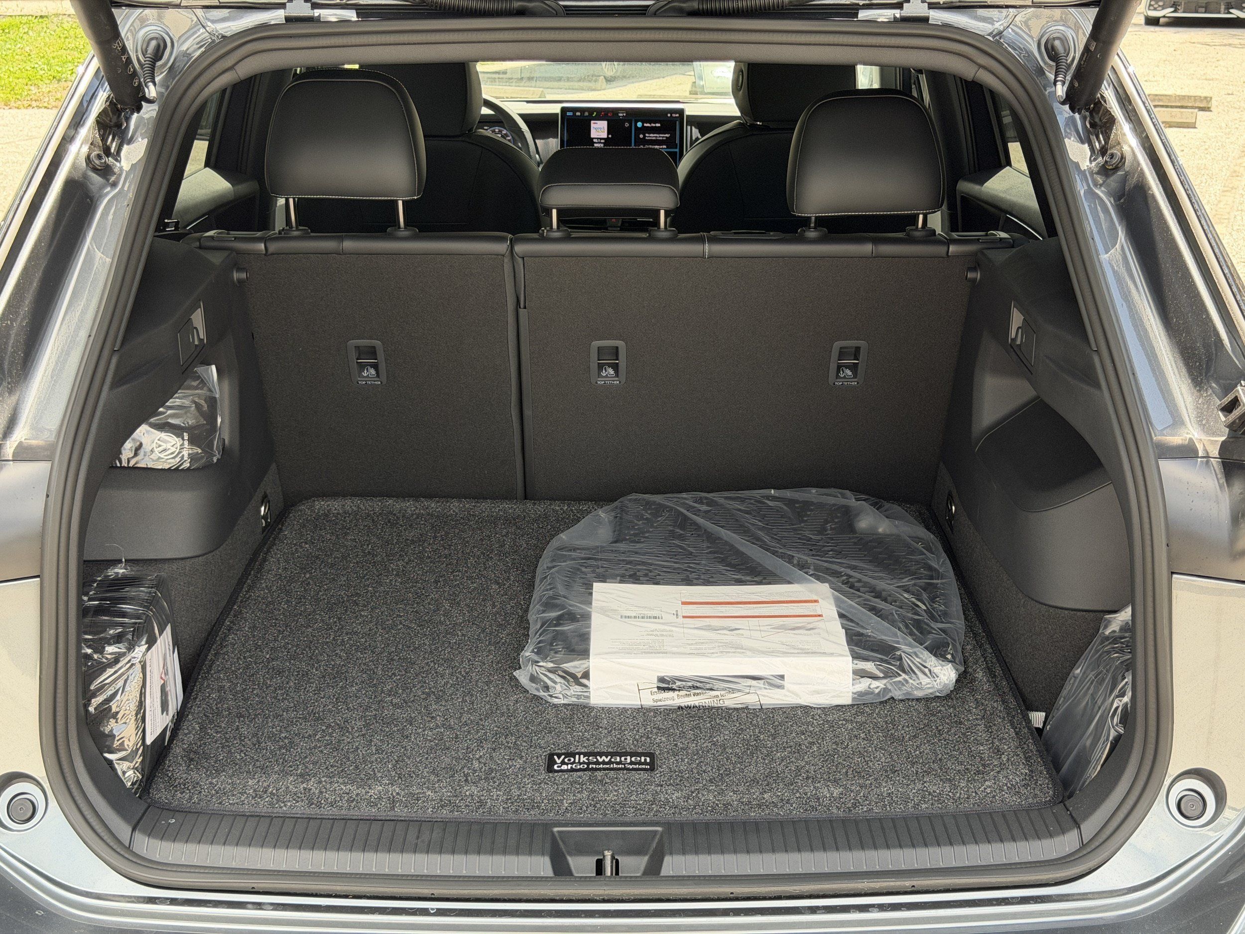 New 2026 Volkswagen Tiguan SE R-Line FWD image 11