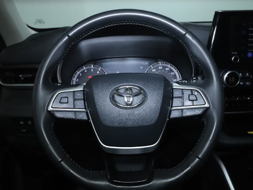 Used 2023 Toyota Highlander XLE FWD image 21
