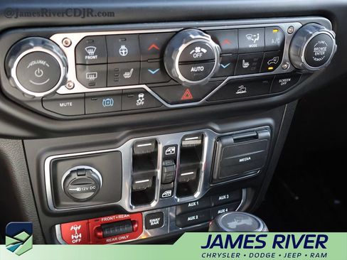 Used 2023 Jeep Wrangler Unlimited Rubicon 4xe w/ Cold Weather Group AWD/4WD image 35