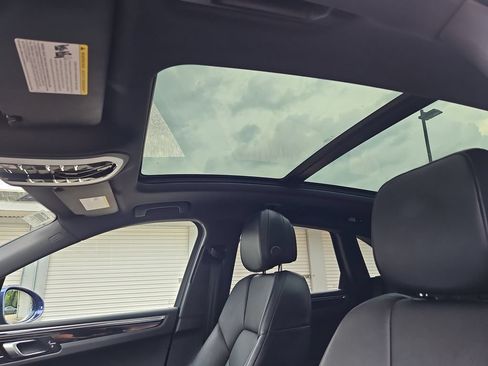 Certified 2023 Porsche Macan AWD/4WD image 16