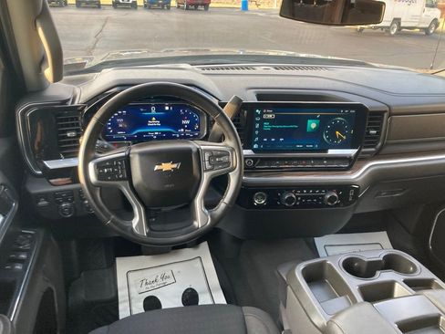 Used 2023 Chevrolet Silverado 1500 LT image 9