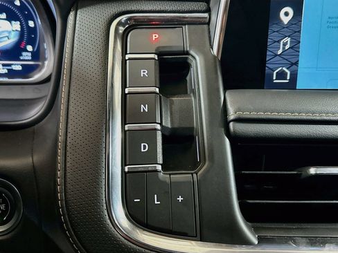 Used 2023 GMC Yukon XL AT4 w/ AT4 Premium Package AWD/4WD image 15