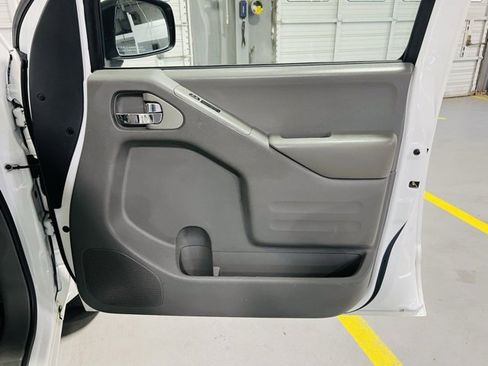 Used 2019 Nissan Frontier SV image 32