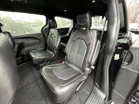 Used 2023 Chrysler Pacifica Touring-L w/ S Appearance Package AWD/4WD image 23