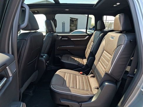 Used 2026 GMC Acadia Denali Ultimate w/ LPO, Floor Liner Package AWD/4WD image 13
