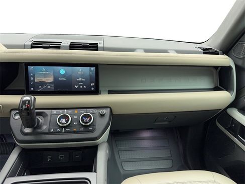 Used 2022 Land Rover Defender 110 SE image 20