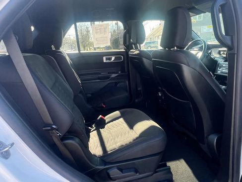 Used 2020 Ford Explorer XLT image 30