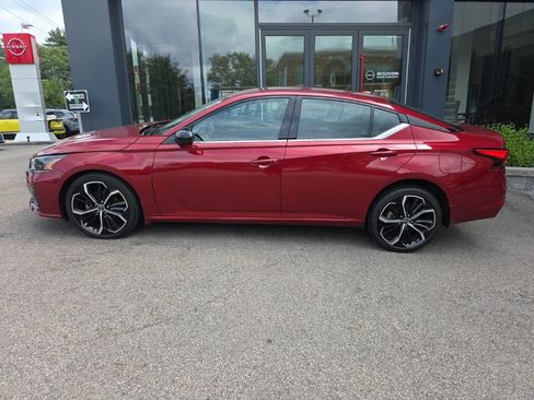 Used 2024 Nissan Altima 2.5 SR AWD/4WD image 3