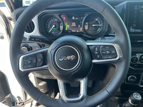 Used 2024 Jeep Wrangler Unlimited Sahara AWD/4WD image 15