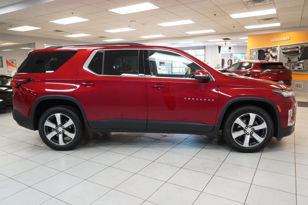 Used 2023 Chevrolet Traverse LT w/ LT Premium Package AWD/4WD image 19