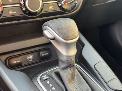 Certified 2025 Kia Soul LX image 19