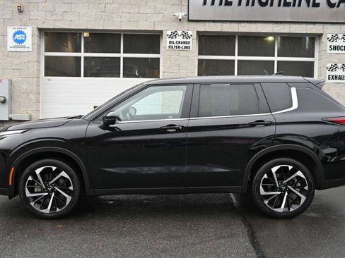Used 2024 Mitsubishi Outlander SE Black Edition image 5