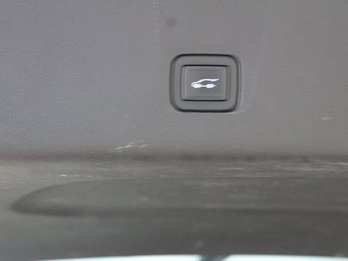 Used 2020 Chevrolet Traverse LT image 11