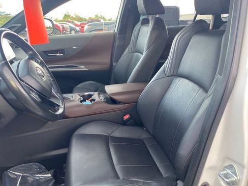 Used 2021 Toyota Venza Limited AWD/4WD image 16