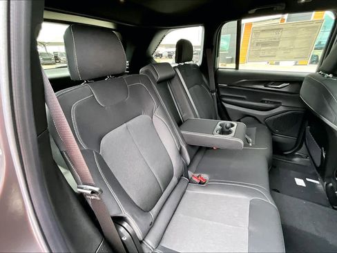 New 2025 Jeep Grand Cherokee Laredo image 22