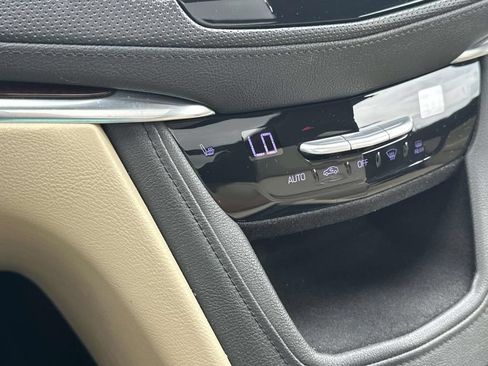 Used 2018 Cadillac XT5 Luxury w/ Driver Awareness Package FWD image 30