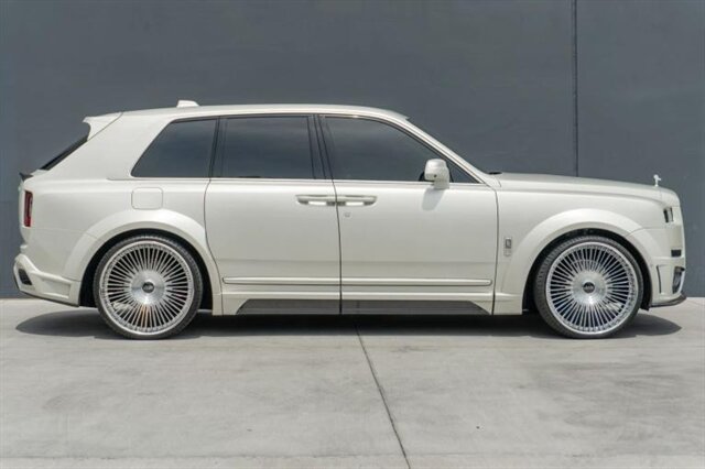 Used 2025 Rolls-Royce Cullinan AWD/4WD image 3