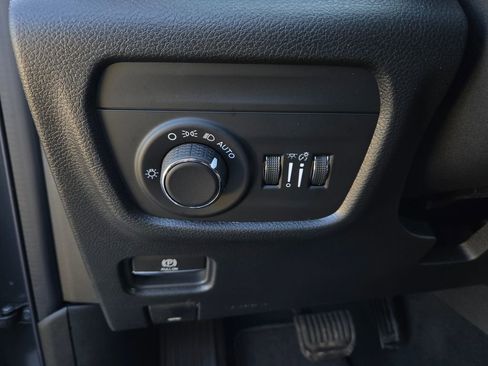 New 2025 Jeep Grand Cherokee Altitude image 13