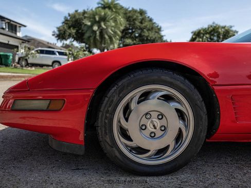 Used 1996 Chevrolet Corvette Coupe RWD image 4