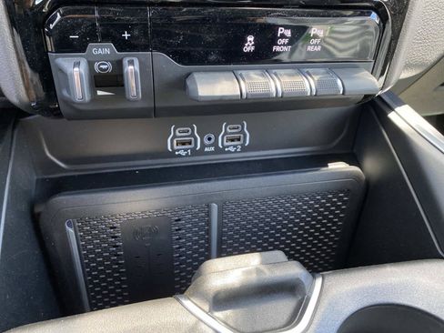 New 2026 RAM 1500 Big Horn AWD/4WD image 12