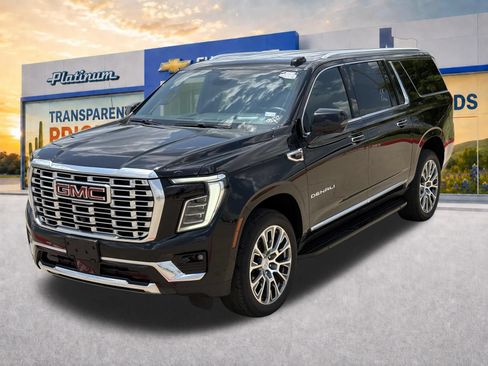 Used 2025 GMC Yukon XL Denali AWD/4WD image 14