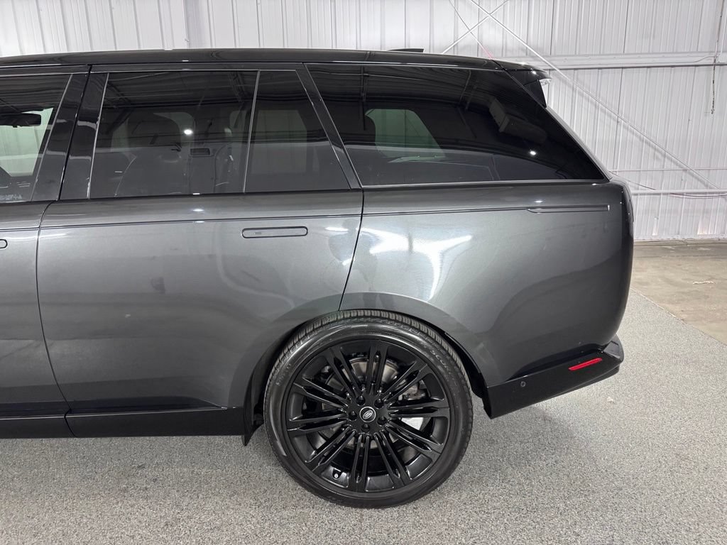 Used 2023 Land Rover Range Rover SE AWD/4WD image 12