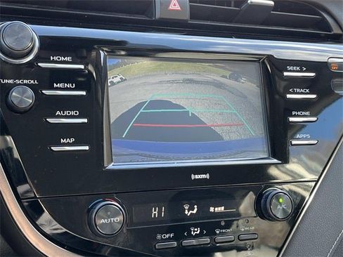 Used 2020 Toyota Camry SE image 32