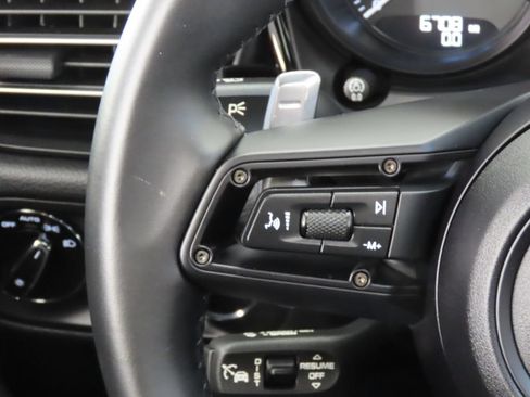Certified 2025 Porsche Macan AWD/4WD image 20